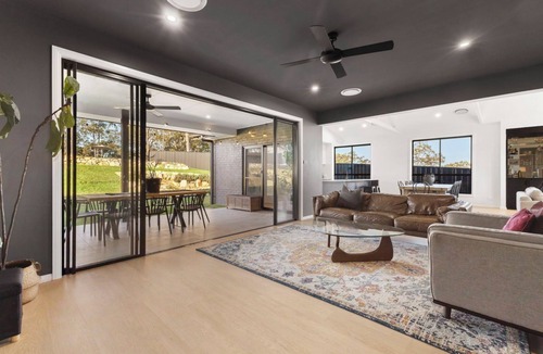 Greta House | Hilltop Haven