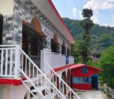 Dugalbitta Cabin | Himalayan due lodge chopta
