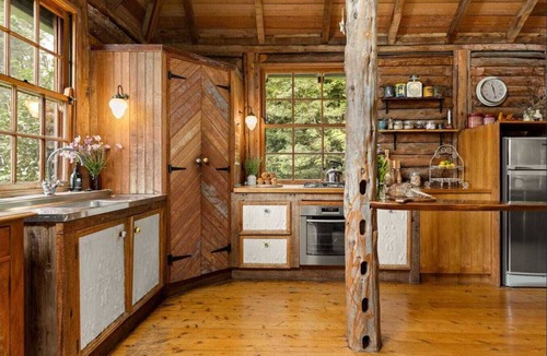 Barrengarry Cabin | Historical 150 year old Timber Cabin at Kangaroo Valley - 100% Sustainable