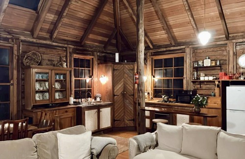 Barrengarry Cabin | Historical 150 year old Timber Cabin at Kangaroo Valley - 100% Sustainable