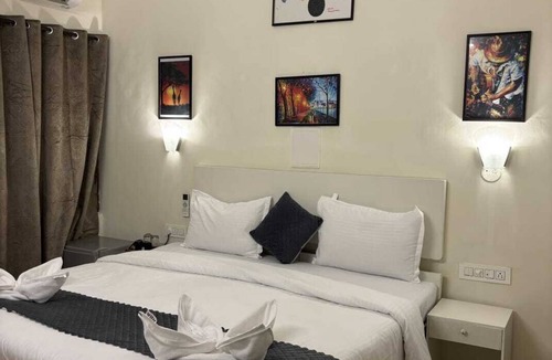 Candolim Hotel | Holiday Beach Resort