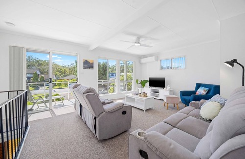 North Haven Apartment | Holiday Haven - club, river, restaurants at your doorstep