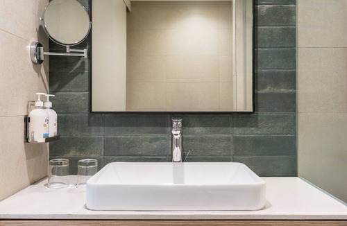 Gurugram Hotel | Holiday Inn Gurgaon NH8 by IHG