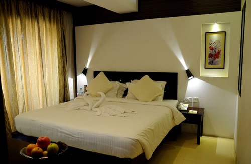 Vazhayil Hotel | Holiday Vista