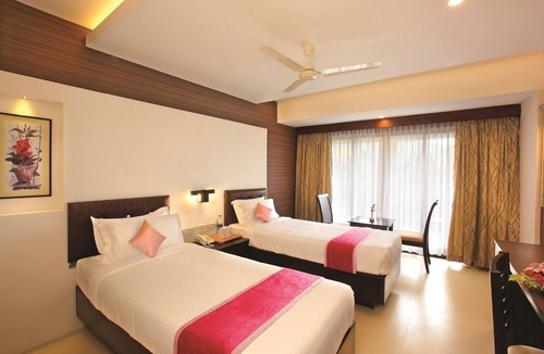 Vazhayil Hotel | Holiday Vista