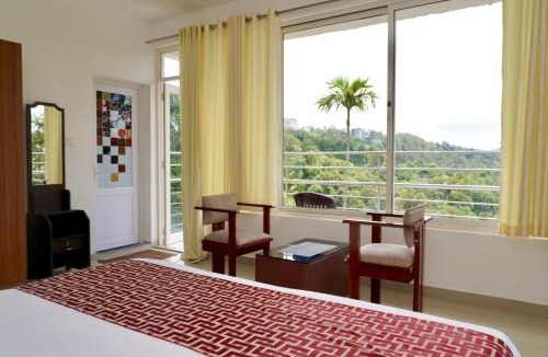 Devikolam Hotel | Holidayz by Stayz Royale Munnar - Misty & Sunrise Experience