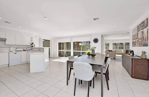 Lovedale House | Home Among the Gum Trees - Lovedale. Central to wineries and wedding venues
