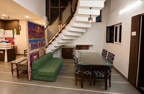 Ahmedabad Hotel | Home Stay Inn 5 min from Sardar Vallabhbhai Patel International Airport Ahmedabad