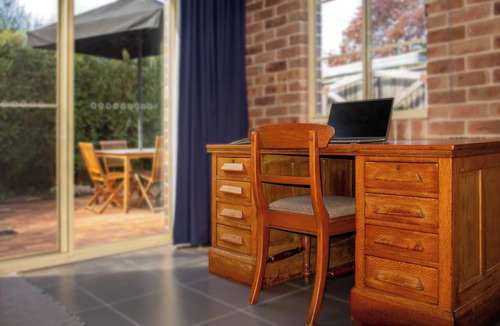 Armidale House | Home with Office | 2 Bathroom | Walk to Armidale CBD | Longer Stays Welcome