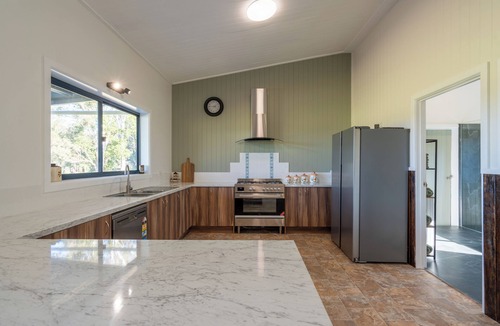 Pipeclay House | Honeybreeze - Scenic riverfront country farm
