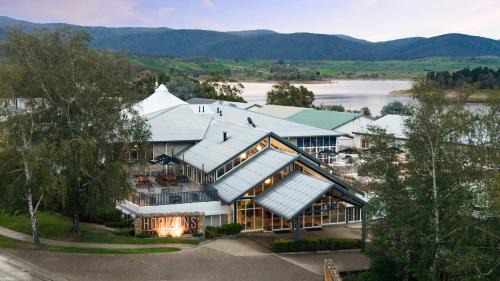 Jindabyne Hotel | Horizons Lake Jindabyne