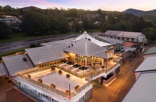 Jindabyne Hotel | Horizons Lake Jindabyne