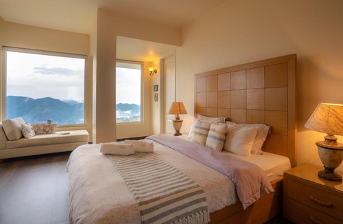 Shimla Apartment | Hostie AJ's Retreat - Sunset Balcony 3BR home with Panoramic Valley Views