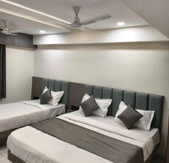 Ahmedabad Hotel | Hotel 7 CR