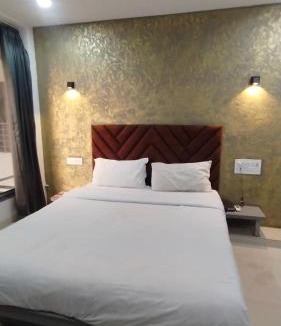 Surat Hotel | Hotel 7 Square