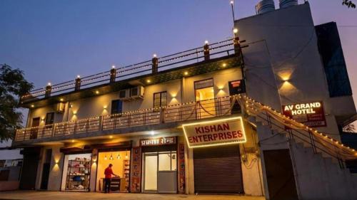 Kalyanpur Hotel | Hotel A V Grand, Kanpur