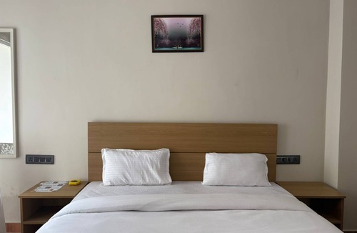 Haridwar Bed & Breakfast | hotel abline the oaks private room with balcony mountain view in rishikesh