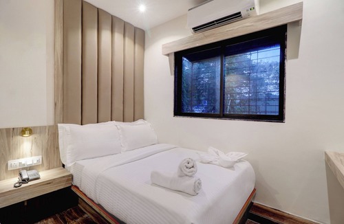 Andheri West House | HOTEL AMAR RESIDENCY