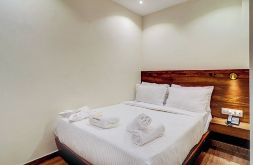 Andheri West House | HOTEL AMAR RESIDENCY