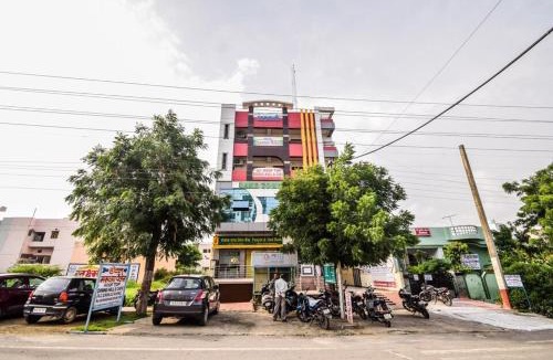 Central Area Hotel | HOTEL AMRAPALI NEAR CA CIRCLE Udaipur