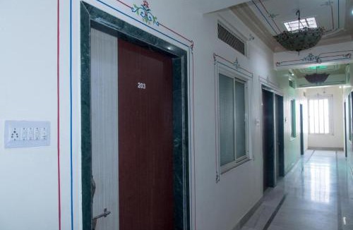 Udaipur District House | Hotel Amrapali UDAIPUR BEST GORUP BOOKING HOTEL NEAR CA CIRCLE
