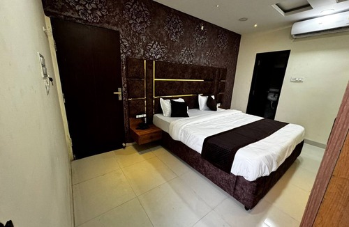 Indore Hotel | Hotel Apple INN