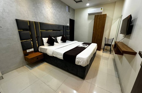 Indore Hotel | Hotel Apple INN