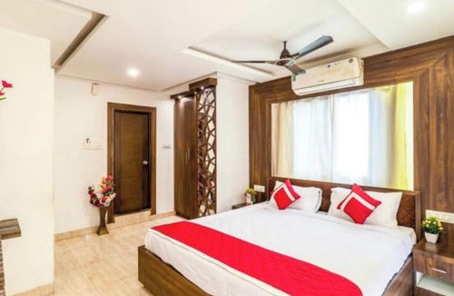 Shanthala Nagar Hotel | Hotel Aura Residency
