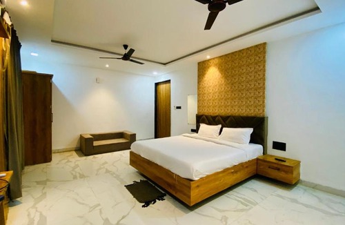 Rau Hotel | Hotel Awadh