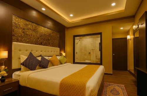 Udaipur Hotel | Hotel Bhagwati grand with rooftop swimming pool
