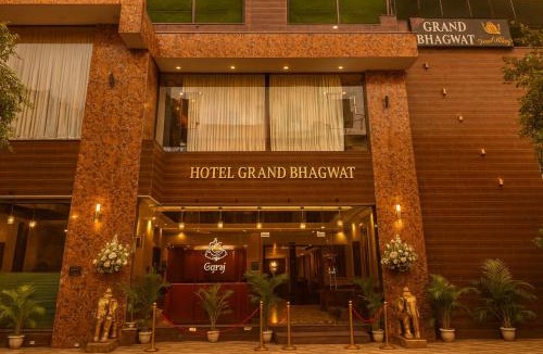 Udaipur Hotel | Hotel Bhagwati grand with rooftop swimming pool