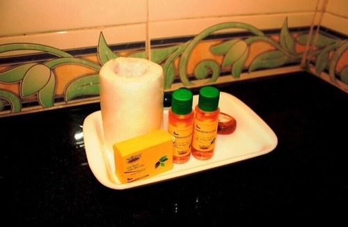 Kondapur Hotel | Hotel Broholi Inn Near Hafeezpet Railway Station