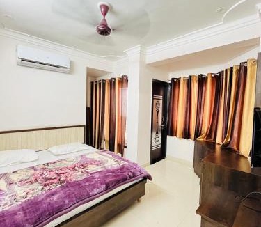 Nathdwara Hotel | Hotel Chandram 966o9o1oo6 400mtr from shreenathji temple By SK