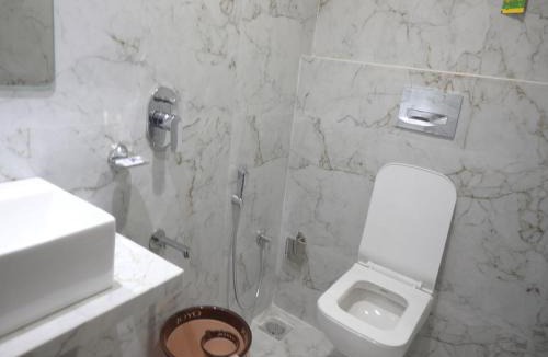 Malad East Hotel | Hotel Classy Comfort Near Exhibition Centre Nesco