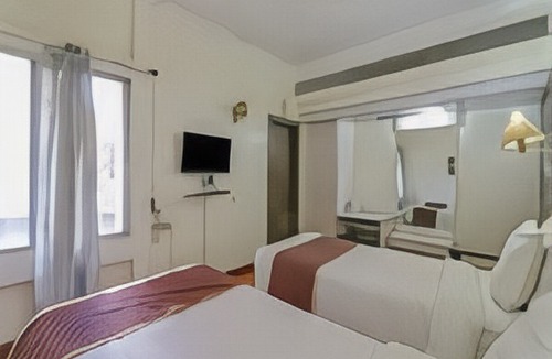 Navrangpura Hotel | Hotel Crown
