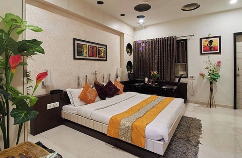 Rajkot Hotel | Hotel Crown