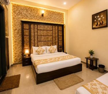 Mathura Hotel | Hotel Crystal Blues