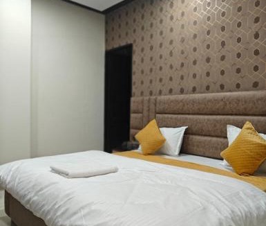 Ludhiana Hotel | HOTEL CRYSTAL - Comfortable & Smart Rooms By SKY Hotels & Homestays