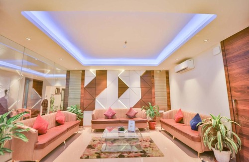 Patia Hotel | HOTEL CRYSTAL CROWN