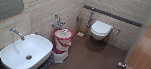 Bhilad Bed & Breakfast | Hotel Crystal inn