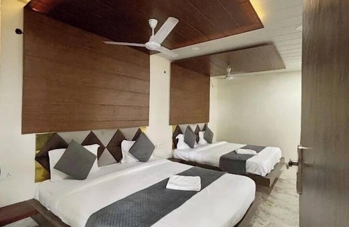 Dewas Hotel | Hotel Dhana Lakshmi Bliss