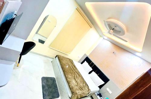 Vrindavan House | Hotel DK Palace Vrindavan - Walking Distance to Prem Mandir