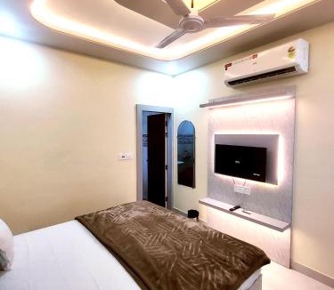 Vrindavan House | Hotel DK Palace Vrindavan - Walking Distance to Prem Mandir