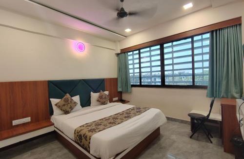 Ahmedabad Hotel | HOTEL EARTH INN, Subhash Bridge, RTO Circle, Ahmedabad