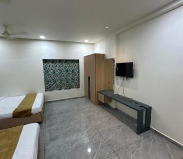 Kalol Hotel | Hotel Embassy Inn
