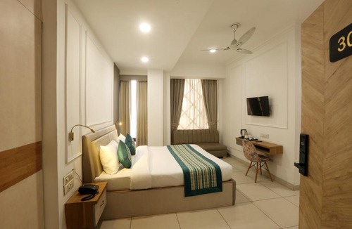 Noida Hotel | Hotel Emerald Suites By Aura
