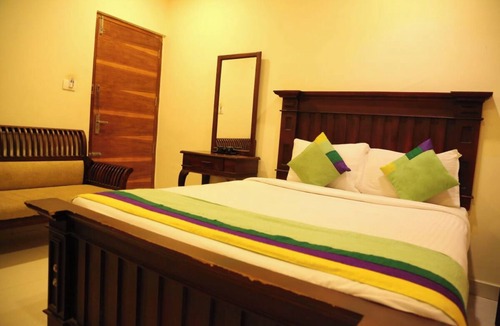 Kaloor Hotel | Hotel Fort Malabar Near Ernakulam Town (North) Railway Station