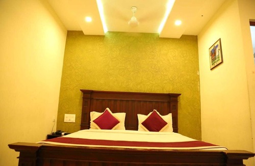 Kaloor Hotel | Hotel Fort Malabar Near Ernakulam Town (North) Railway Station