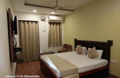 Varanasi Hotel | Hotel Gokul Grand