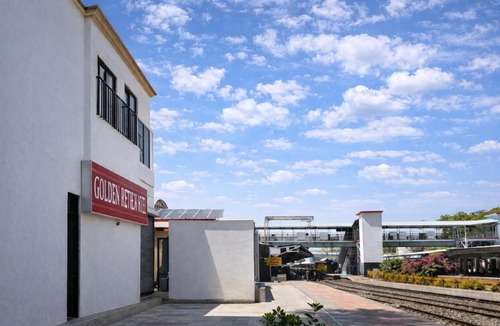 Anand Hotel | Hotel Golden Retreat - At Anand Railway Station